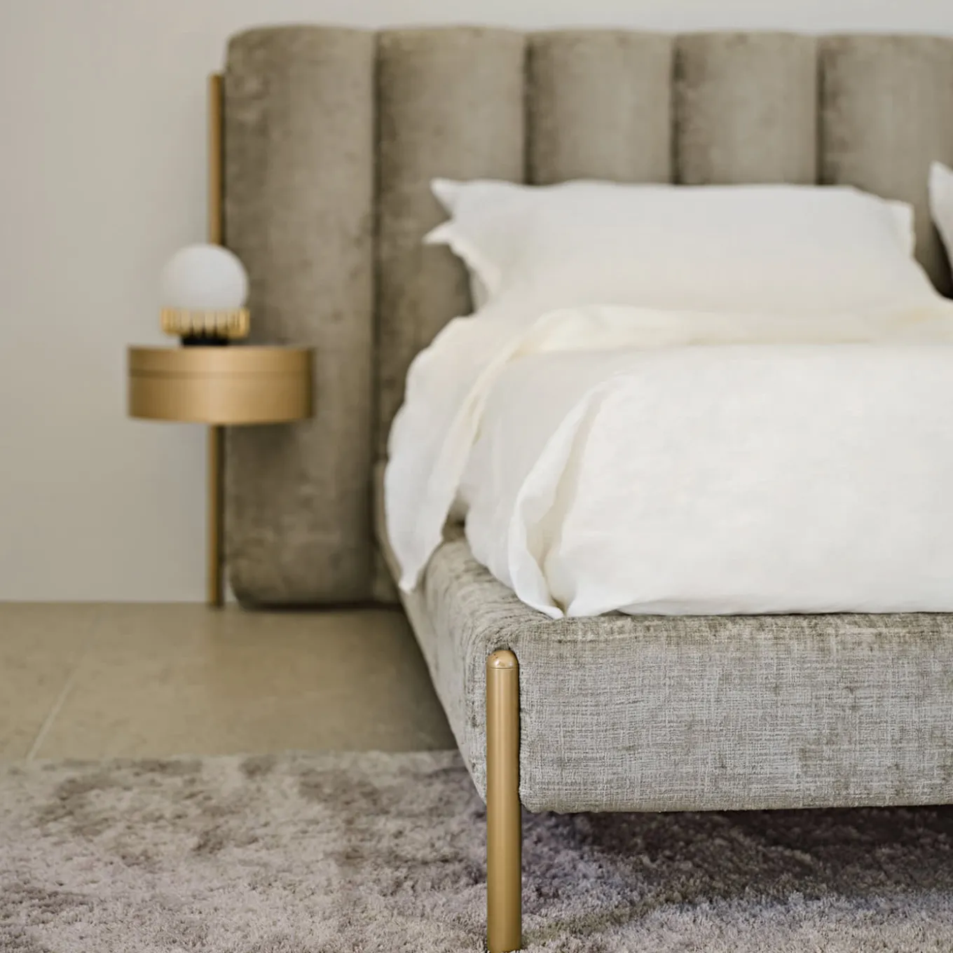 Letto matrimoniale in tessuto verde salvia canalizzato Ibisco