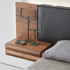 Letto matrimoniale York Soft in pelle nera e noce canaletto