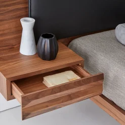 Letto matrimoniale York Soft in pelle nera e noce canaletto