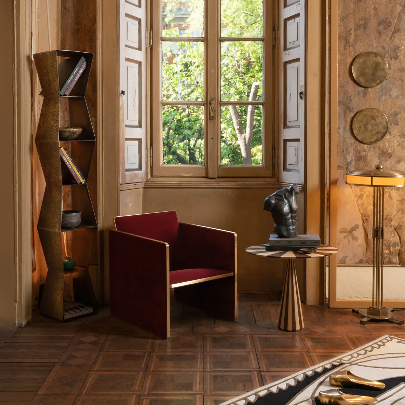 Libreria alta Tula in bronzo