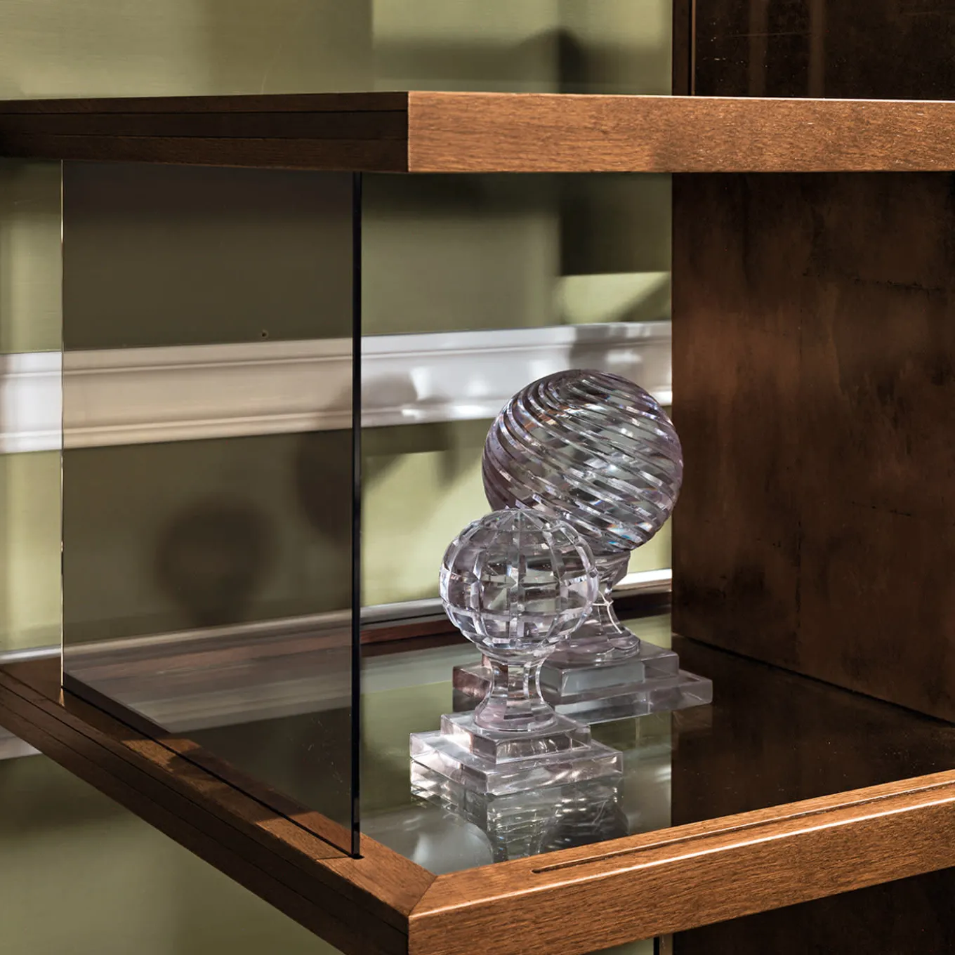 Libreria in foglia di rame