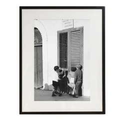 Listening In Stampa incorniciata di Three Lions