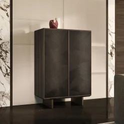 Madia Solferino in noce Canaletto burnished anta intarsio nero antracite