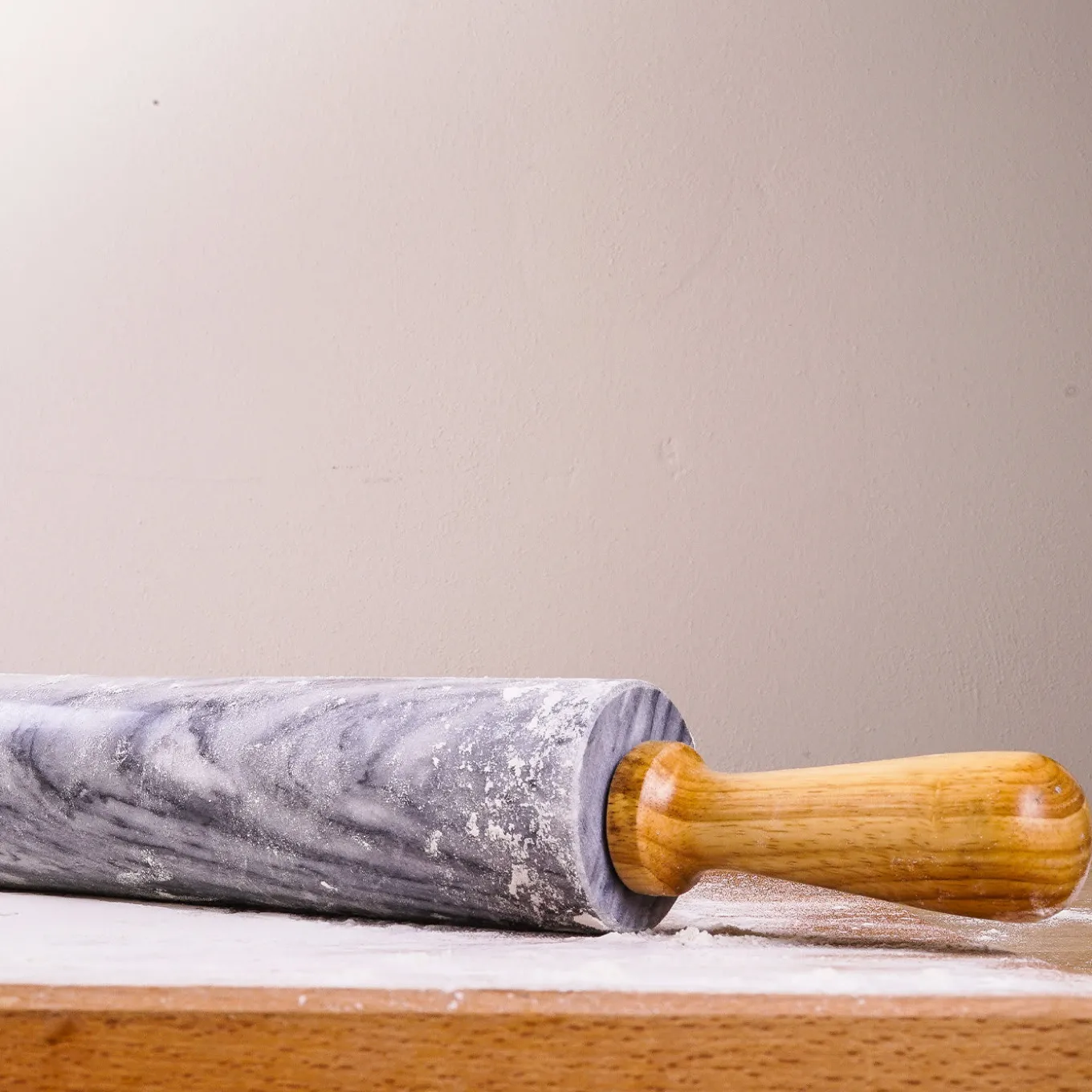 Mattarello Serse in marmo bianco di Carrara