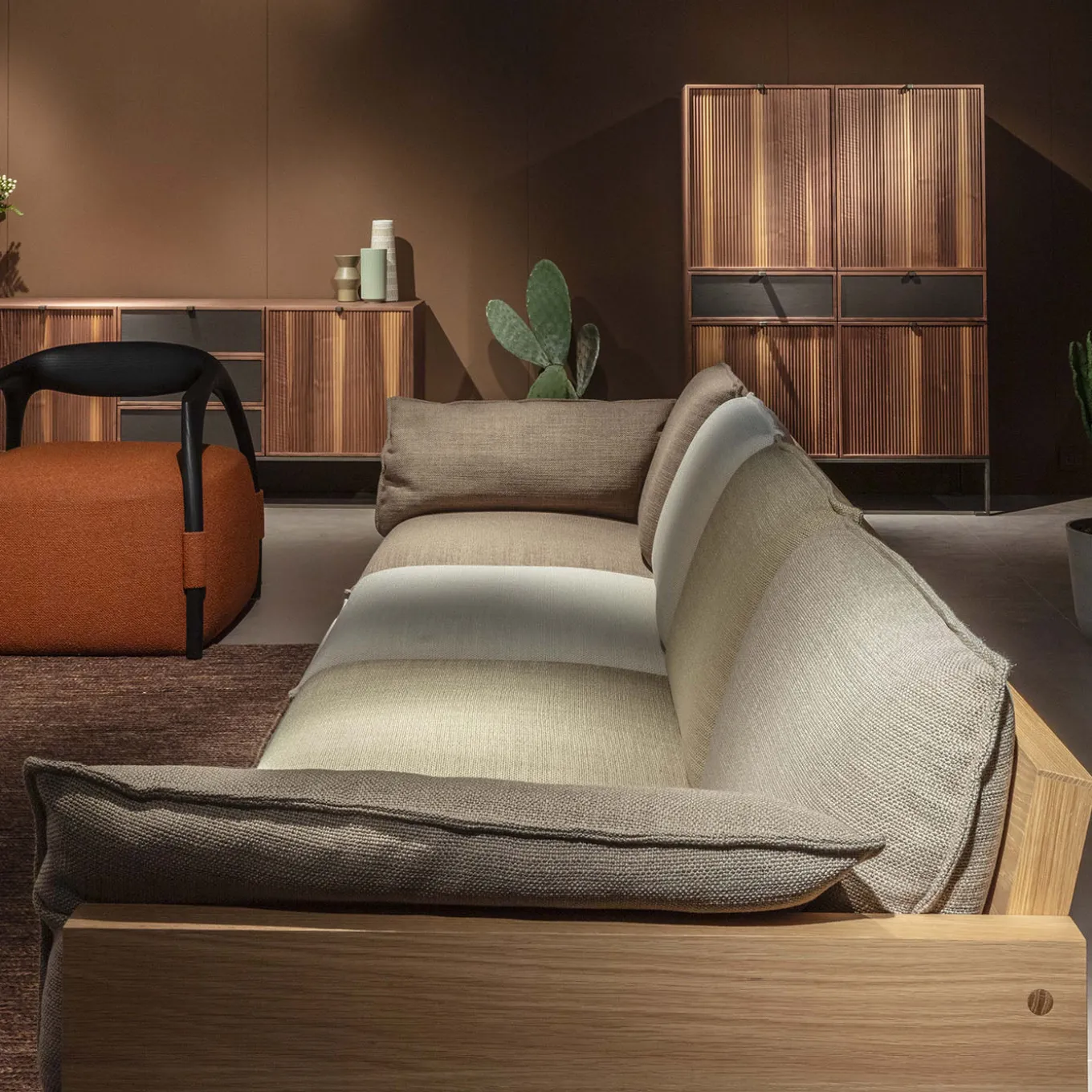 Melody L Armadio in legno di noce canaletto