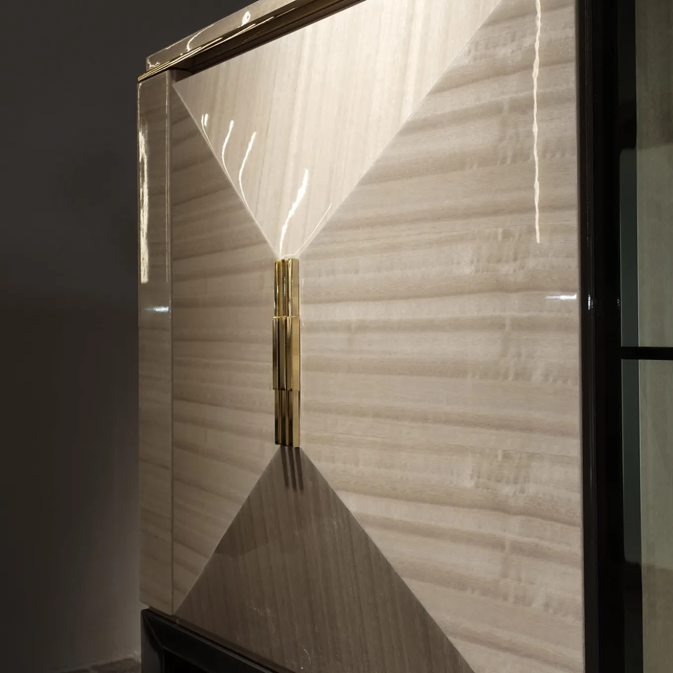 Mobile bar in legno di eucalipto lucido Crystal