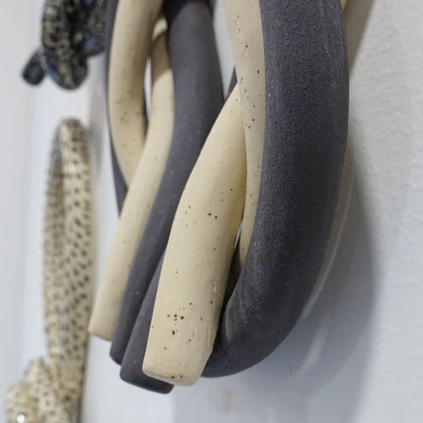 Nodo Murale, decorazione murale beige e marrone