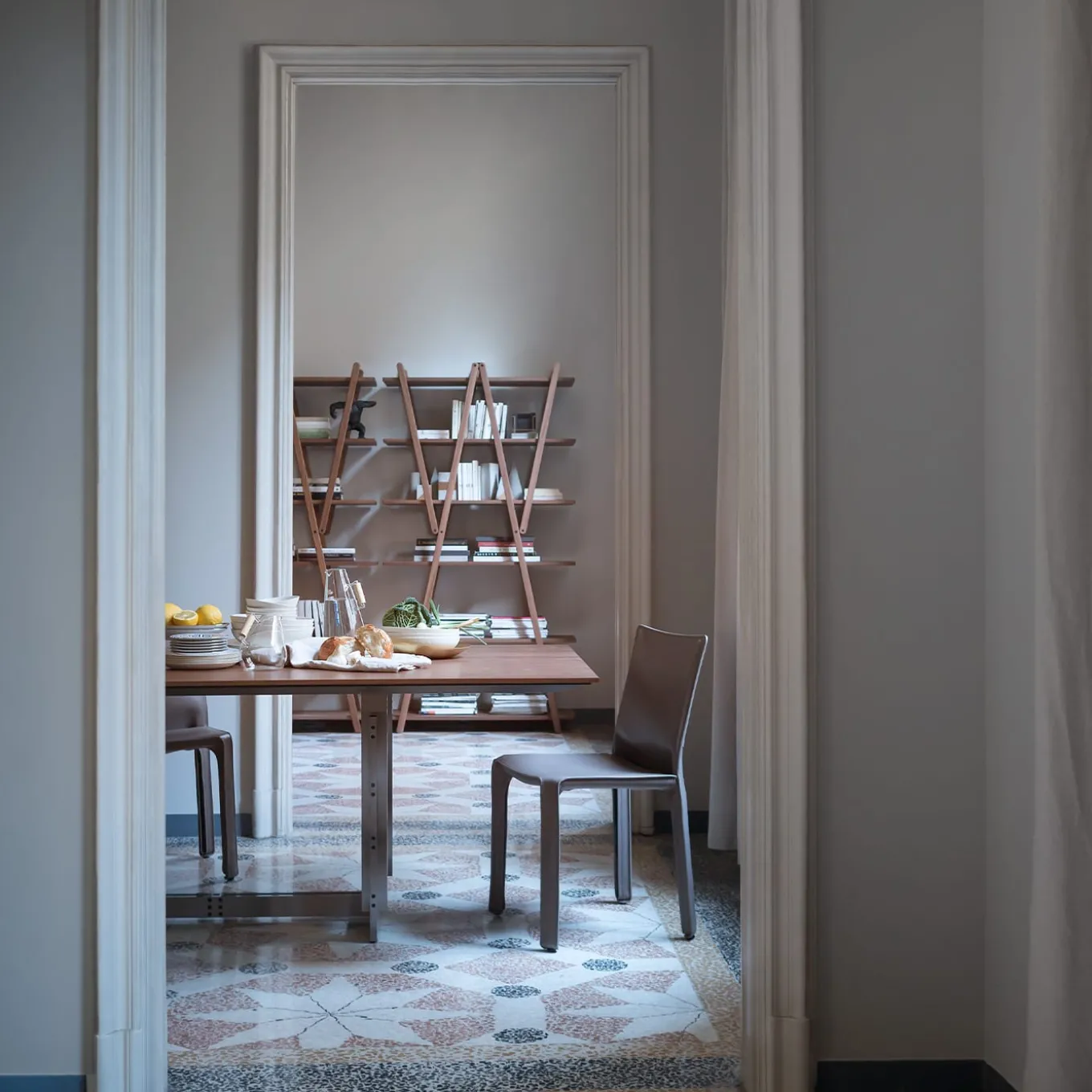 Nuvola Rossa di Vico Magistretti - Noce