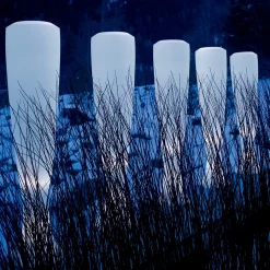 Obice, grande lampada da terra bianca