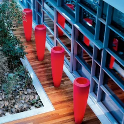 Obice, grande lampada da terra con kit di luci RGB di Giorgio Tesi