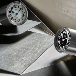 Orologio da tavolo in argento statico di Richard Sapper