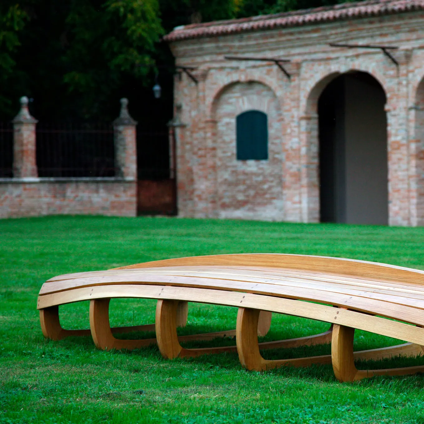 Panchina in legno di rovere curvato Barca