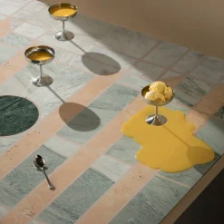 Pannello in marmo Eidola Myth di Mae Engelgeer