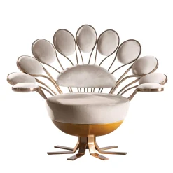 Pavone Poltrona in Tessuto Bianco e Petalo in Ottone