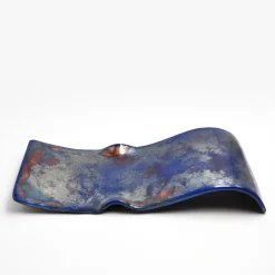 Piatto centrotavola Onda Piccola Ramato/Blu di Nino Basso