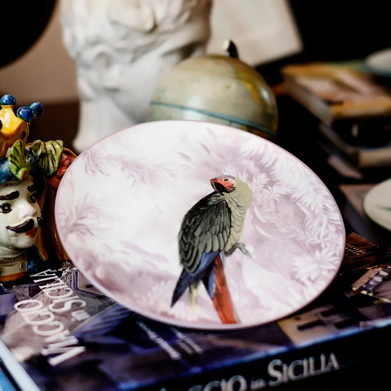 Piatto da portata in porcellana Parrot Menagerie Ottomane