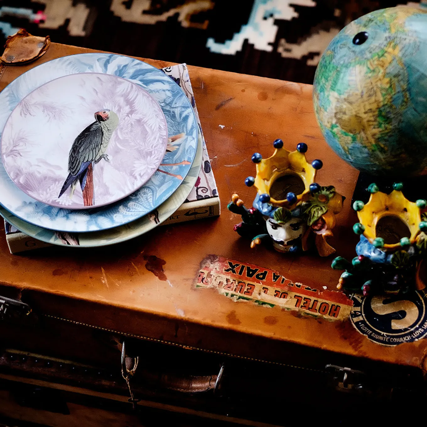 Piatto da portata in porcellana Parrot Menagerie Ottomane