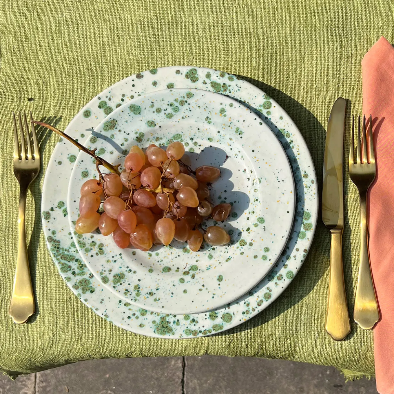 Piatto da portata verde screziato alle erbe