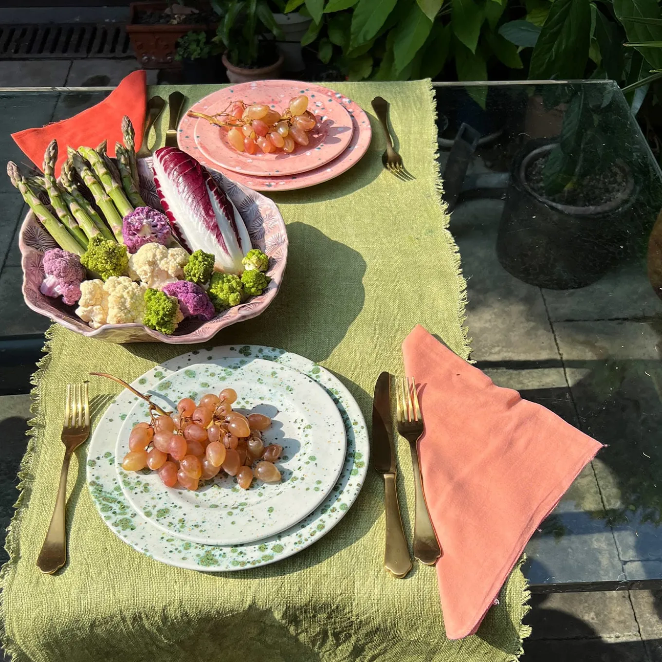 Piatto da portata verde screziato alle erbe