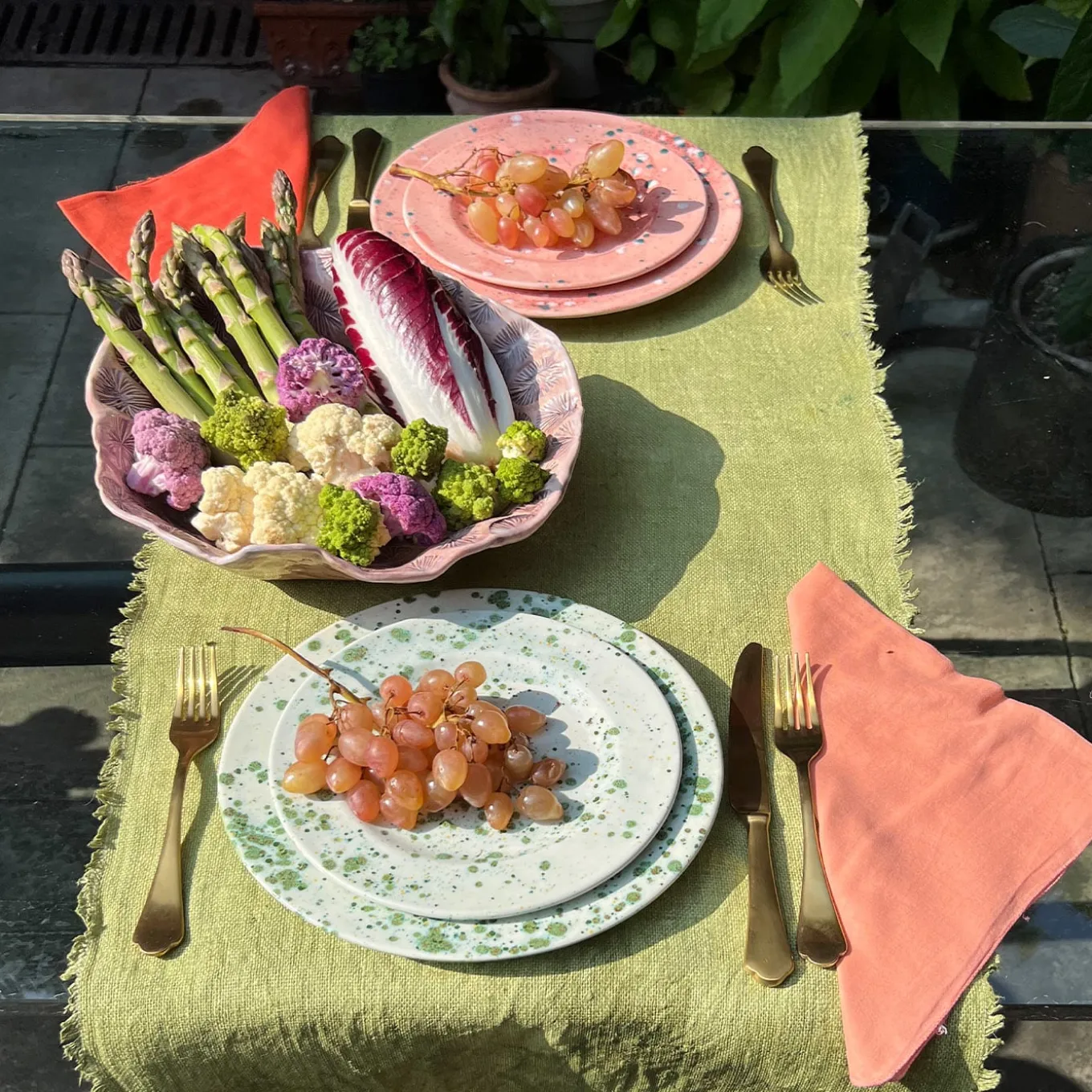 Piatto da portata verde screziato alle erbe