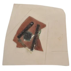 Piatto decorativo in argilla bianca con decorazione rossa