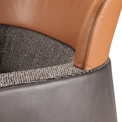 Poltrona a secchiello marrone/grigio con poggiatesta basso