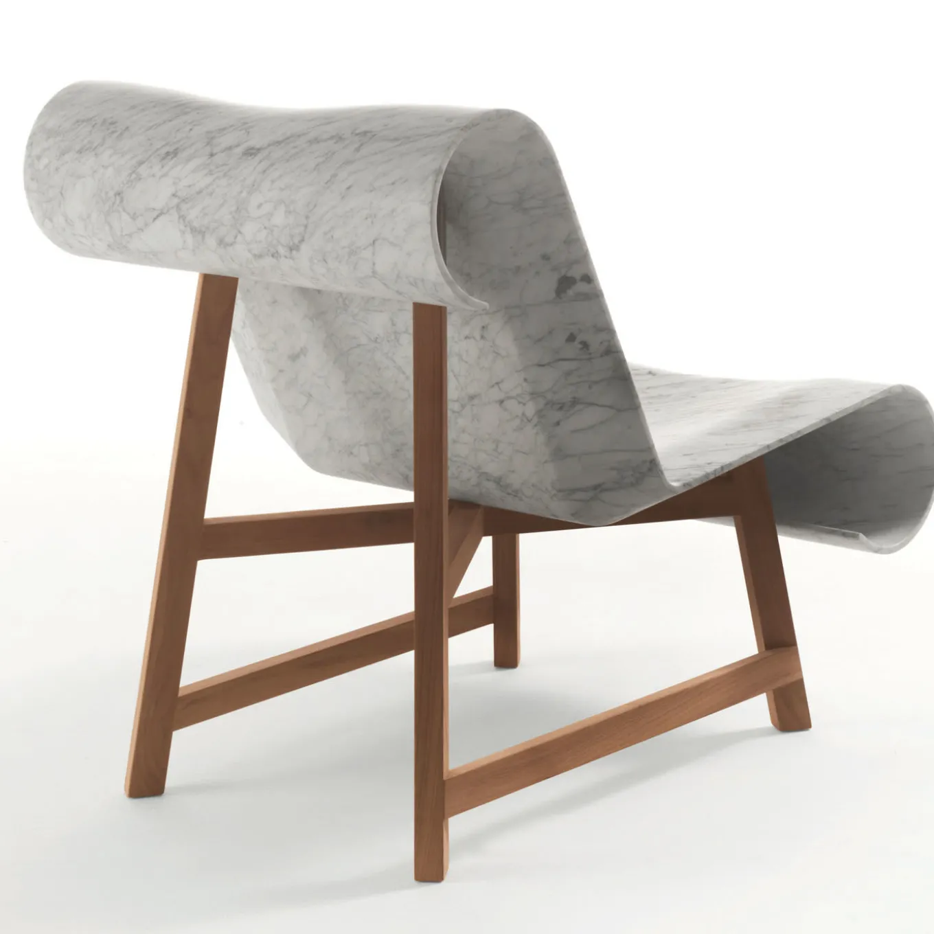 Poltrona Curl in marmo bianco di Carrara di Gritti Rollo