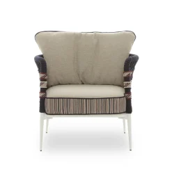 Poltrona Eva a corde orizzontali per esterni di Antonio Marras