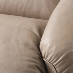 Poltrona Flo in pelle beige di Lorenza Bozzoli