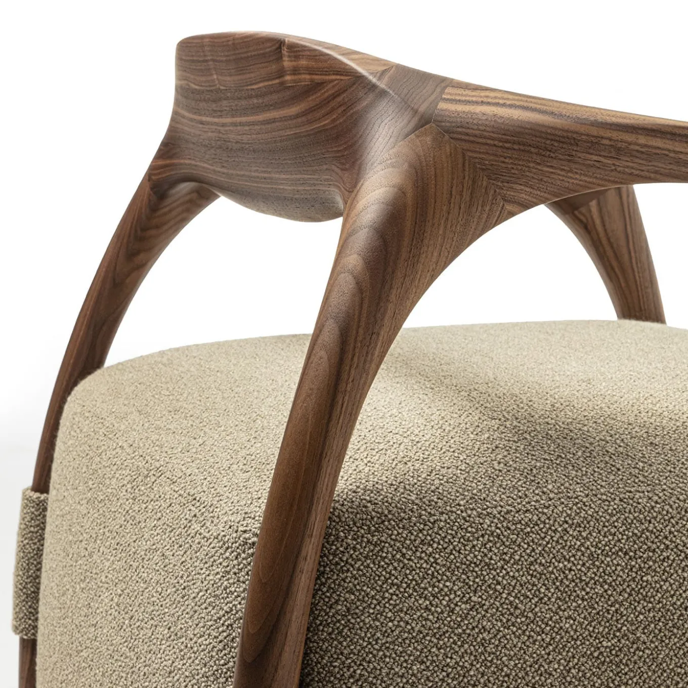 Poltrona in legno massiccio Chassis Canaletto Noce e rivestimento in tessuto