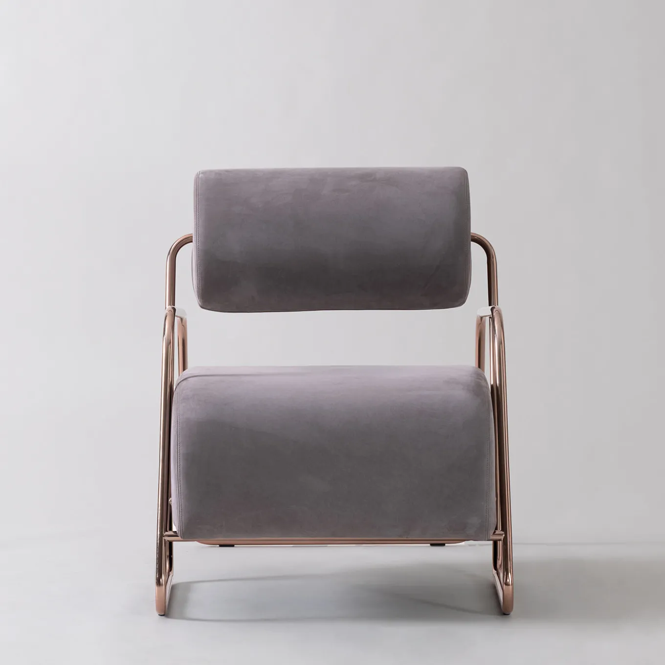 Poltrona Lounge Kate Comfort in Pelle Nabuk Grigia con Poggiapiedi