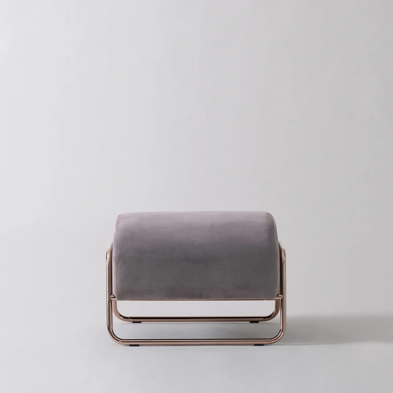 Poltrona Lounge Kate Comfort in Pelle Nabuk Grigia con Poggiapiedi