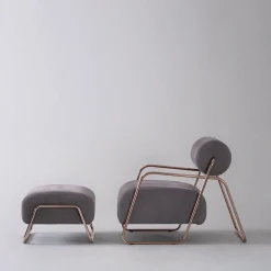 Poltrona Lounge Kate Comfort in Pelle Nabuk Grigia con Poggiapiedi