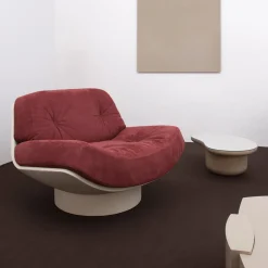 Poltrona Lounge Lalea in nabuk rosso e pelle bianca di Artefatto Design Studio