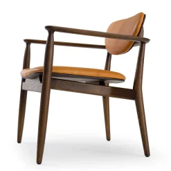 Poltrona Regina in rovere marrone chiaro con rivestimento in pelle