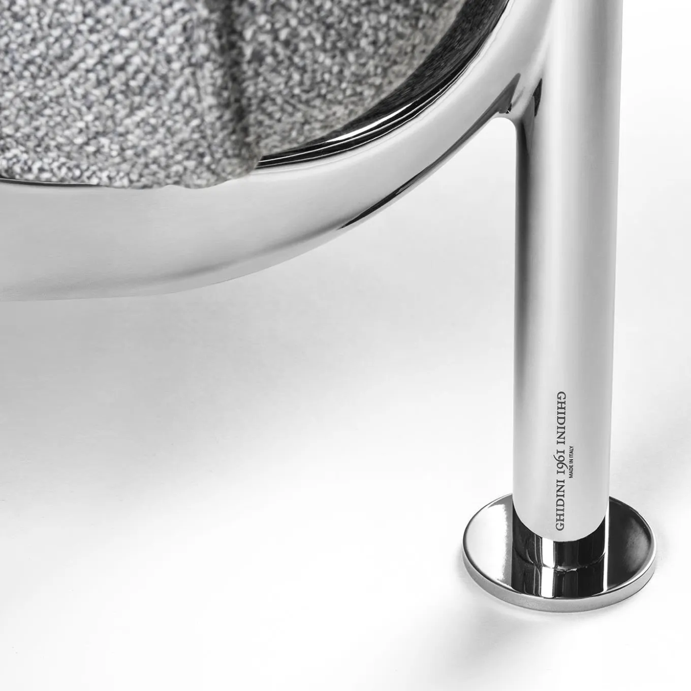 Poltrona Tasca in tessuto grigio