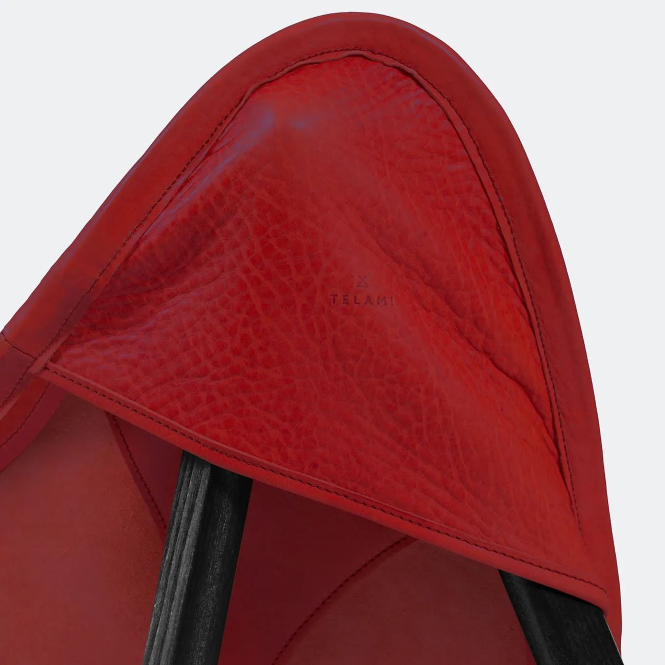 Poltrona Tripolina in pelle rossa