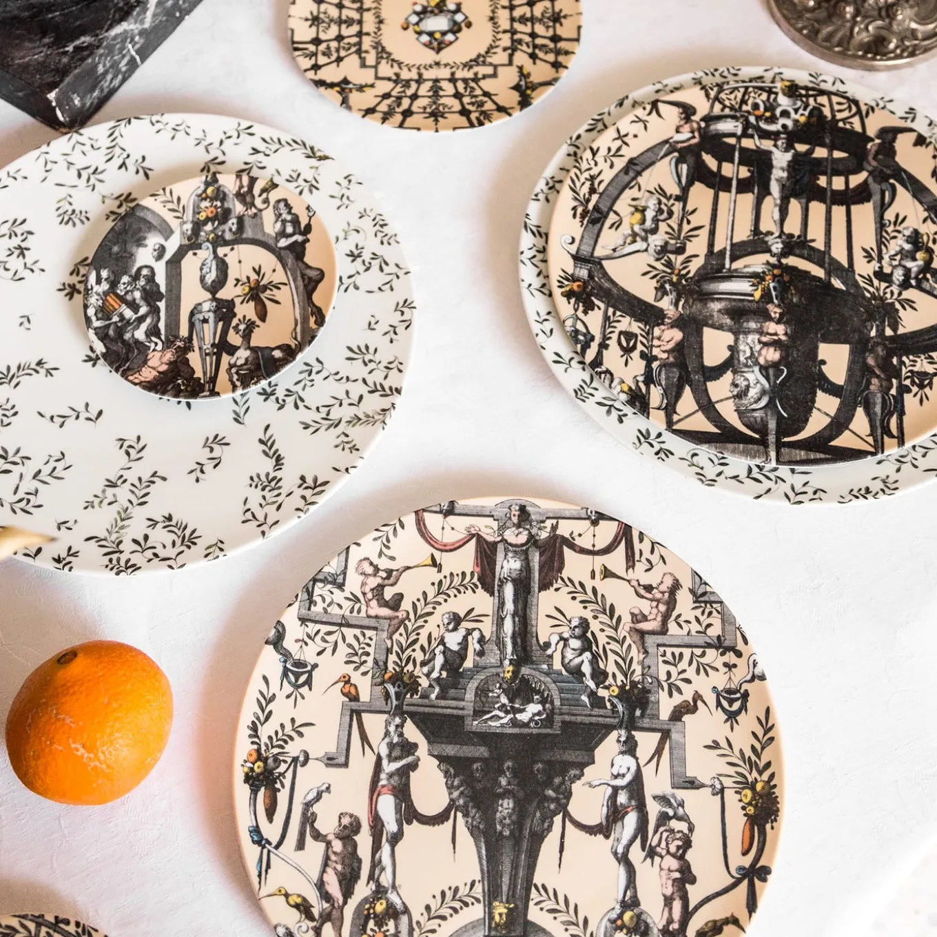 Pompei Piatto Fondo in porcellana con rami e gioiello #1