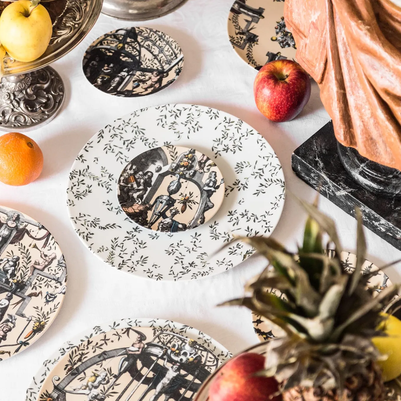 Pompei Piatto Fondo in porcellana con rami e gioiello #1