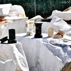 POR TAN TE Vaso a colonna in marmo satinato Paonazzo