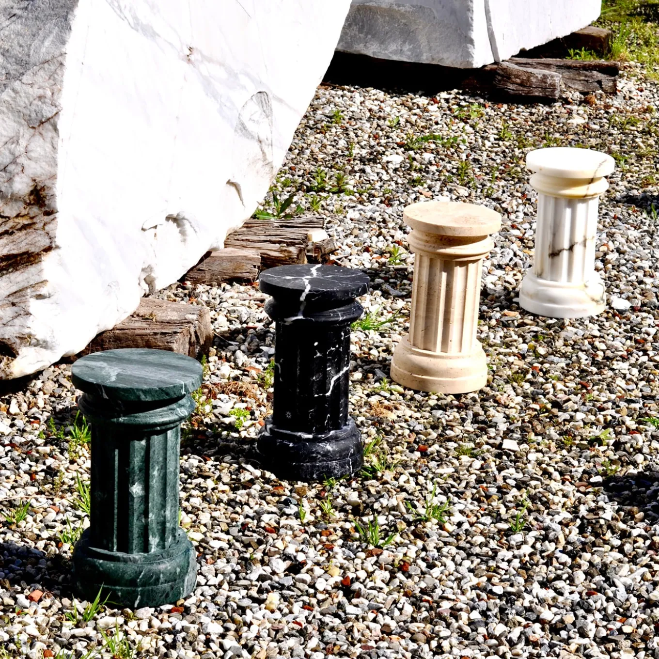 POR TAN TE Vaso a colonna in marmo travertino satinato