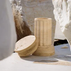 POR TAN TE Vaso a colonna in marmo travertino satinato