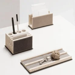 Portabuste in pelle e marmo di Latina