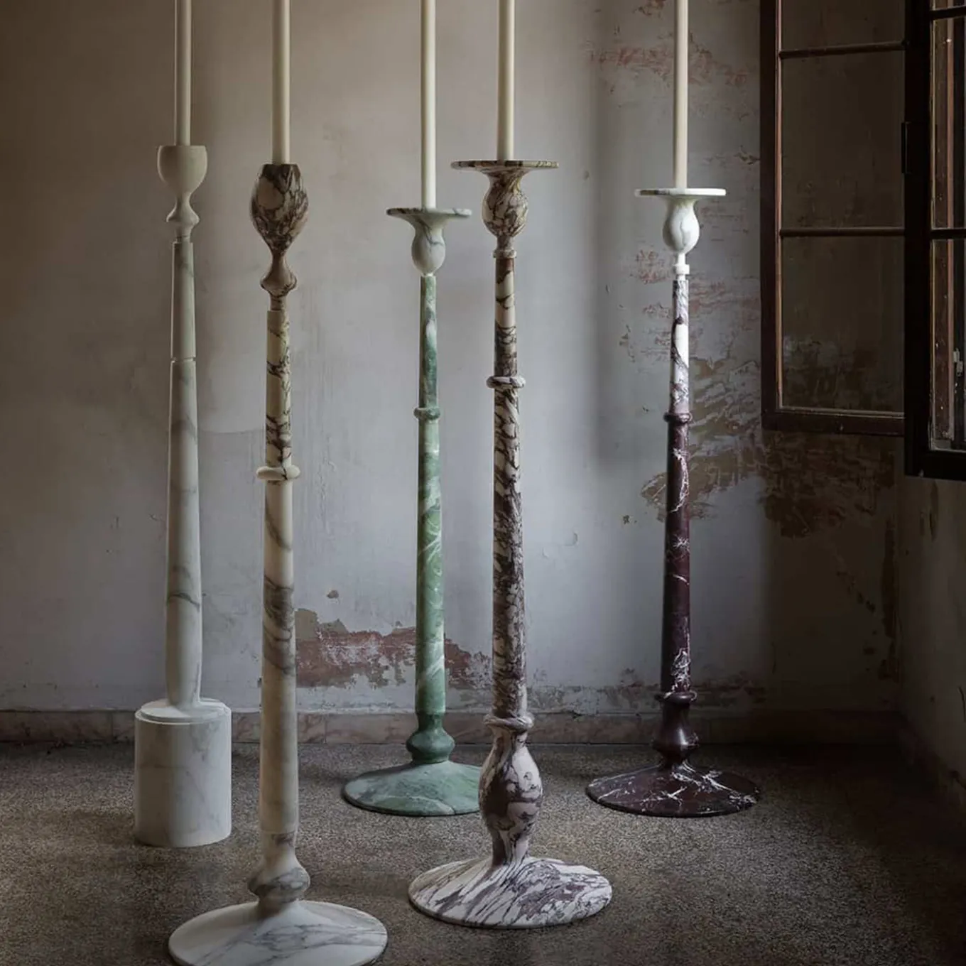 Portacandele alto Treasure L in marmo Arabescato