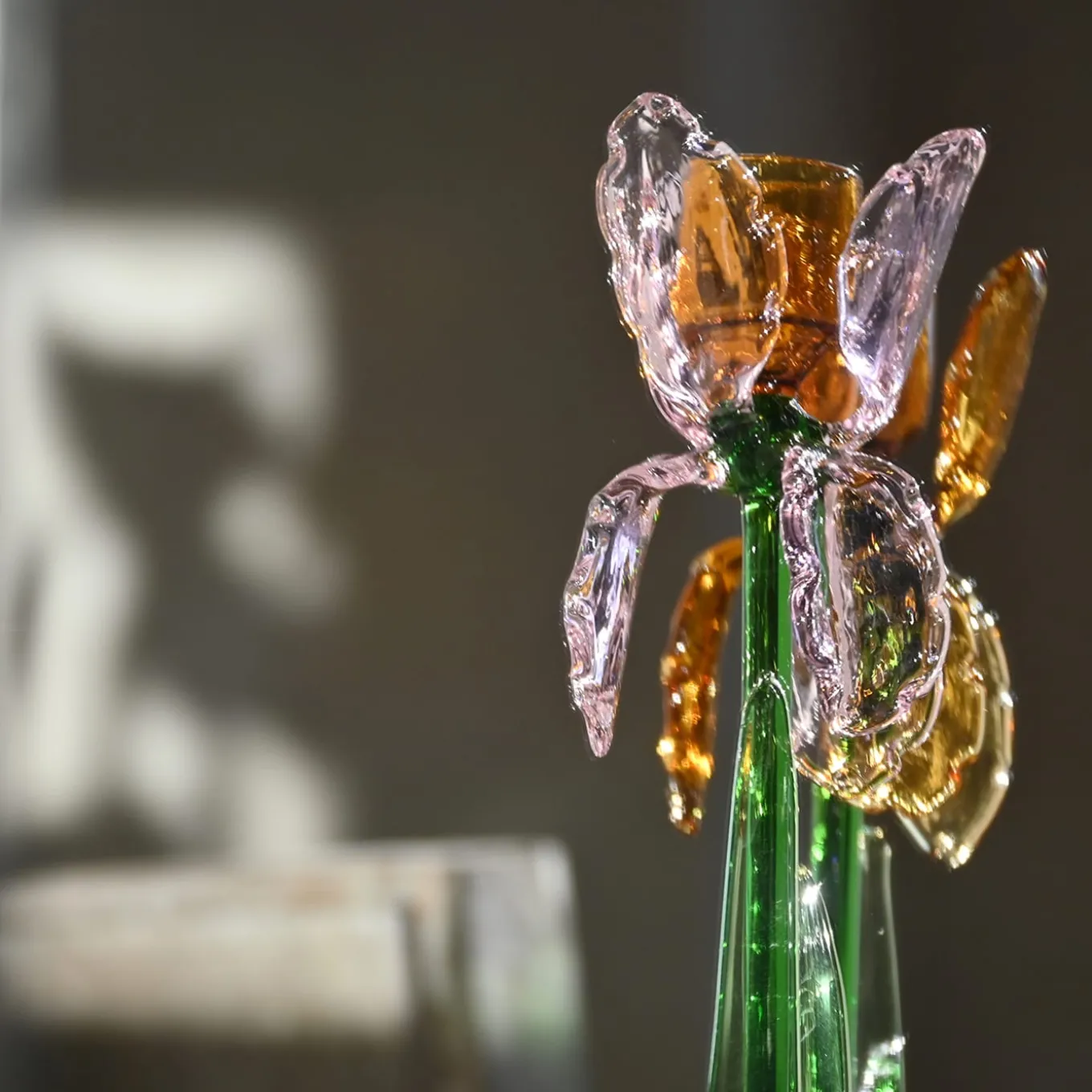 Portacandele in Vetro Rosa Iris di Summerill & Bishop