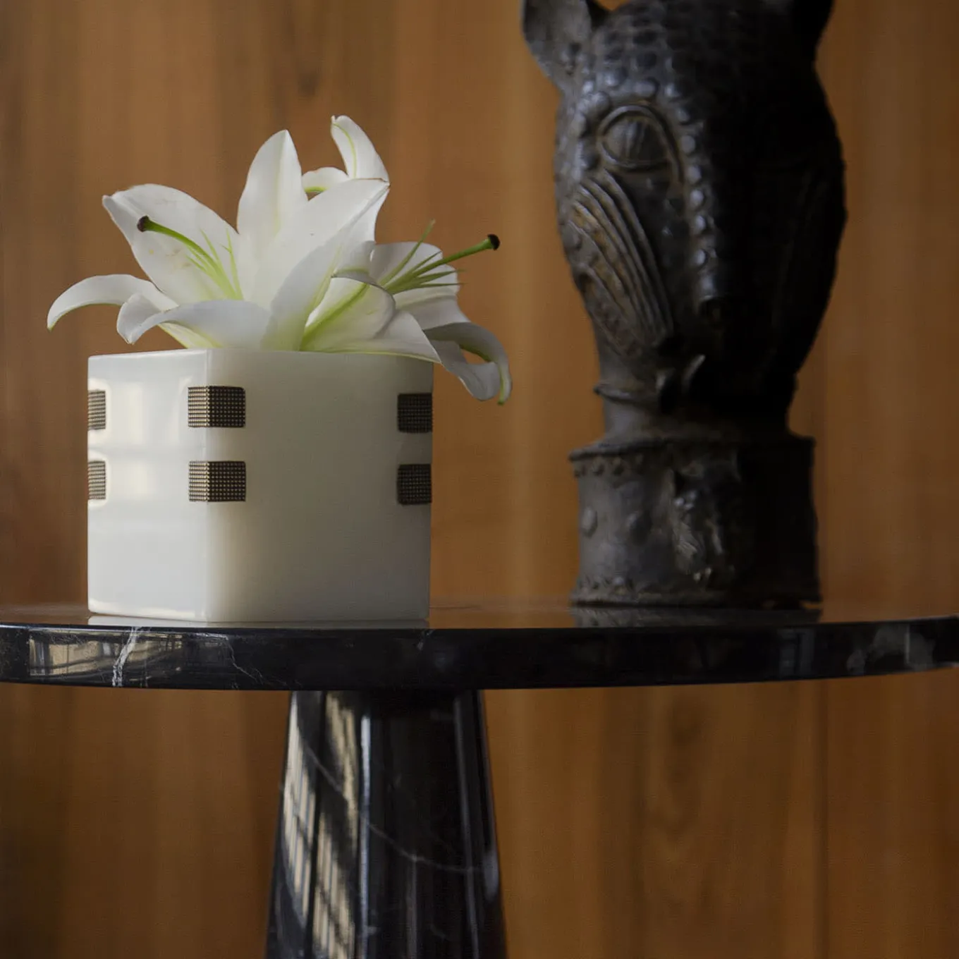 Portacandele Santiago in onice con inserti in ottone