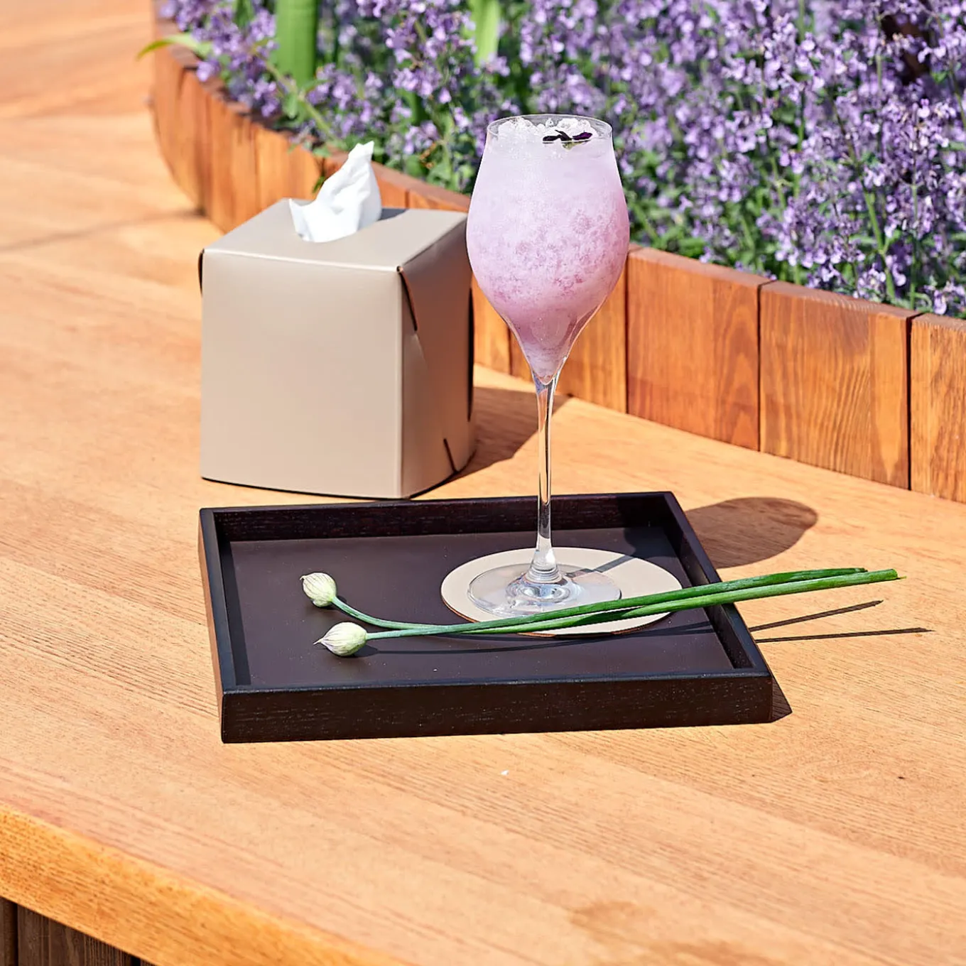 Portatovaglioli Cappuccino in pelle liscia di Ekaterina Borovkova