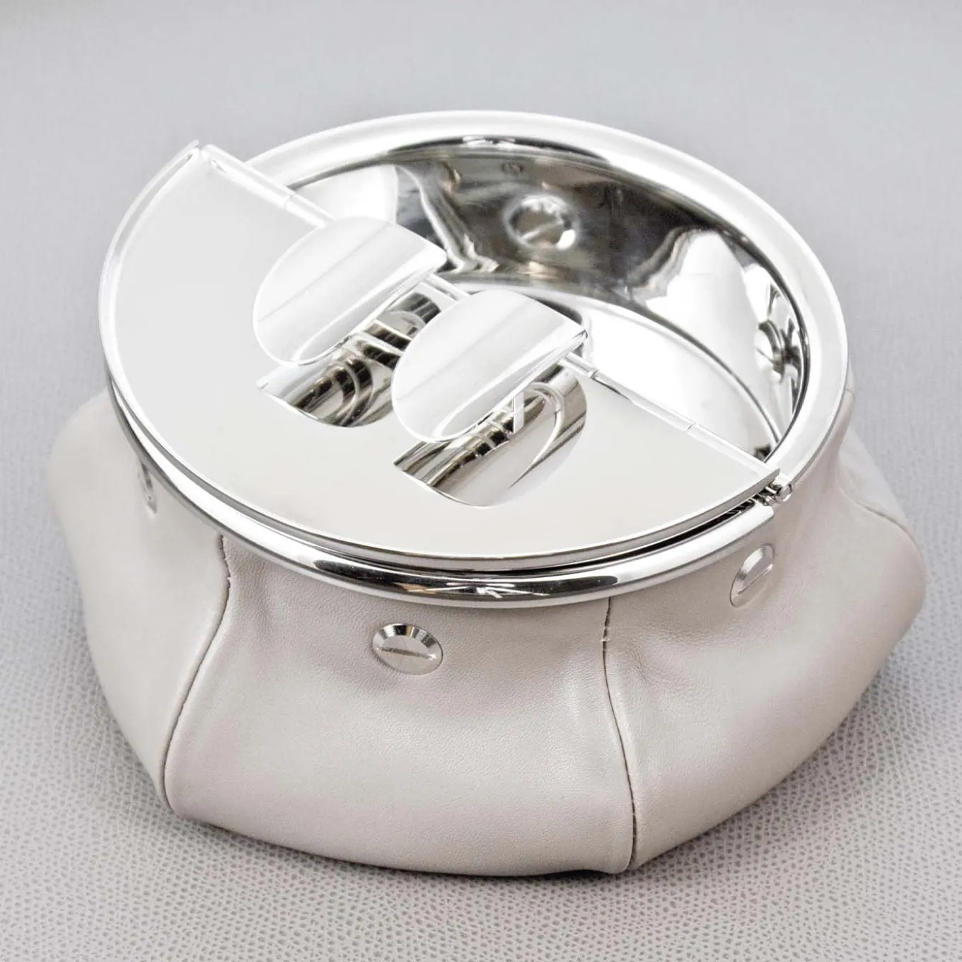 POSACENERE A SACCO LAURENCE