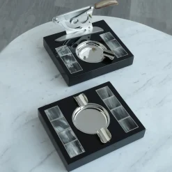 Posacenere rettangolare Horn con inserti in ottone nero