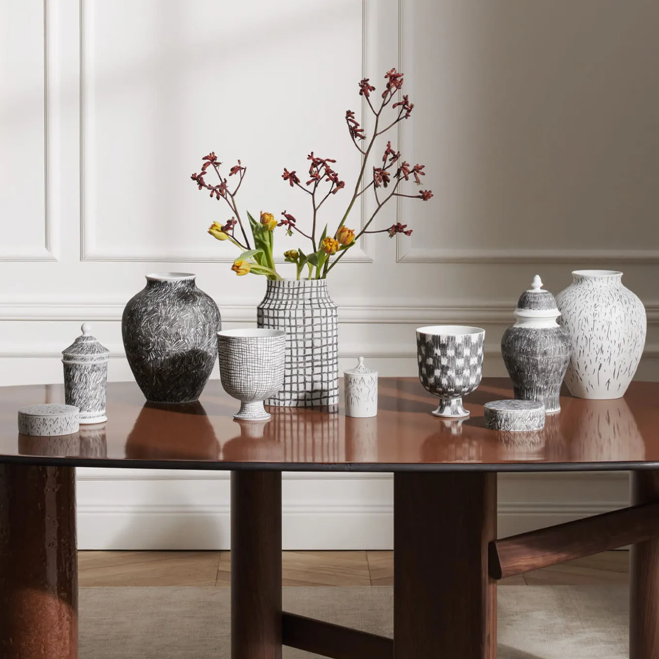 Post Scriptum Vaso rigonfio in bianco e nero di Formafantasma #1